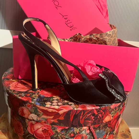 Betsy Johnson Black Satin Stilettos Rhinestone Embellished Bow - W9 - Picture 3 of 6